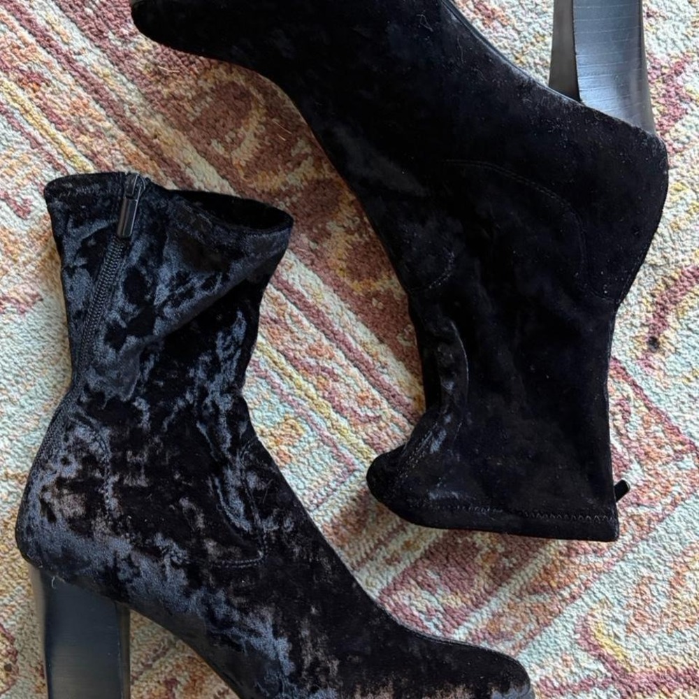 Black‎ velvet ankle boots with almond toe and block heel goth whimsy boho 7